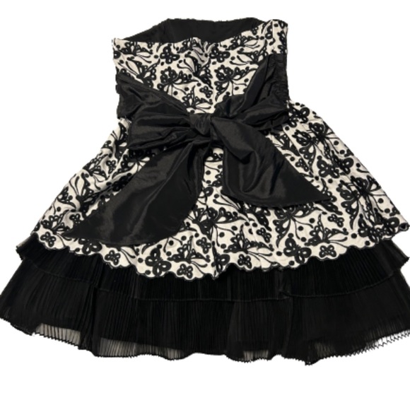 Betsy Johnson Dress - Picture 2 of 6